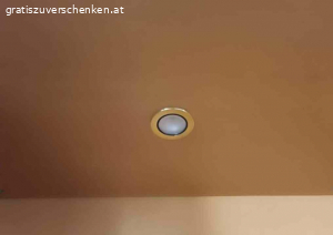 Wohnwand. Wohnwand vom Leiner, Massiv in gutem Zustand.
Vitrine mit Spot und es gibt für den Eckkasten noch ein dazugehöriges Wandboard