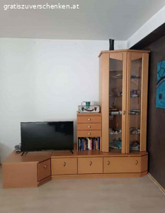 Wohnwand. Wohnwand vom Leiner, Massiv in gutem Zustand.
Vitrine mit Spot und es gibt für den Eckkasten noch ein dazugehöriges Wandboard