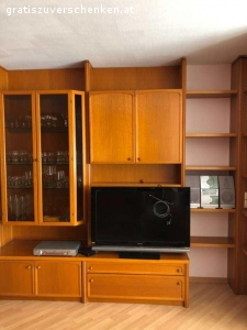 Wohnzimmer Verbau Schrank Vitrine Regal. Sehr schöner Wohnzimmerschrank zu verschenken 
Farbe Kirsch ca 3 Meter